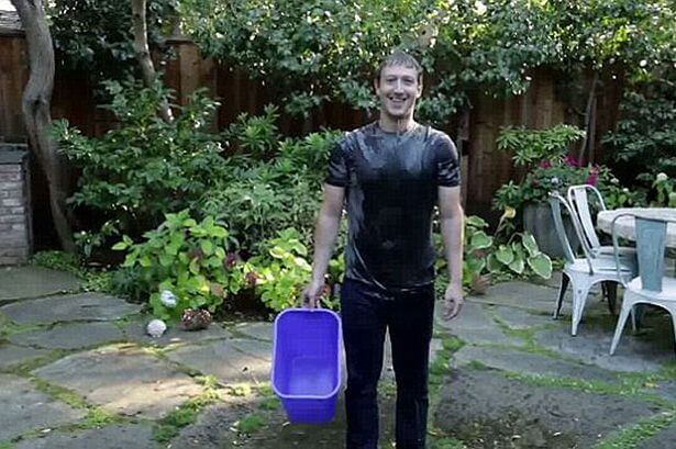 Facebook Mark Zuckerberg takes ice bucket challenge