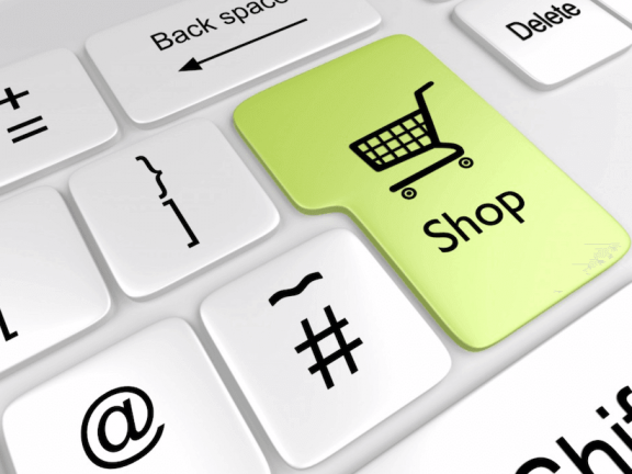 E-commerce trends: Toetsenbord met een grote toets waar 'Shop' op staat