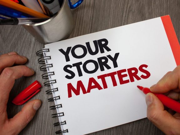 Verhalen die blijven hangen: hoe je jouw merkverhaal zo krachtig maakt dat het niet vergeten wordt
