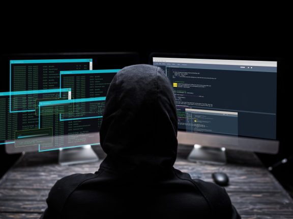 Cyber shield: essentiële strategieën voor het beschermen van jouw gegevens en systemen tegen cyberaanvallen