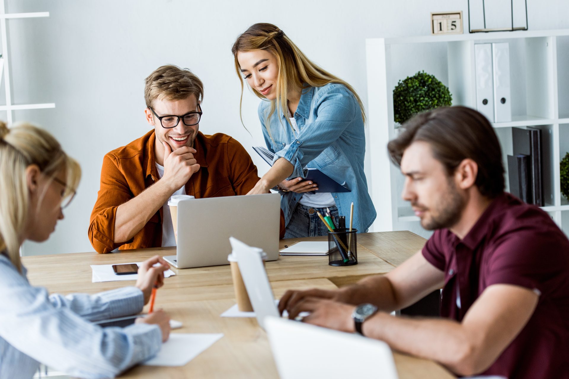 Navigeren door verandering: hoe bedrijfsstrategieën en innovatie samenkomen voor succes in een snel veranderende wereld 