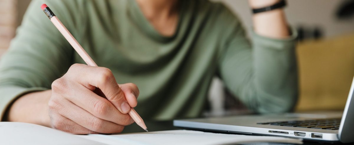 “In afwachting op uw reactie, verblijf ik” – Traditioneel afsluiten of