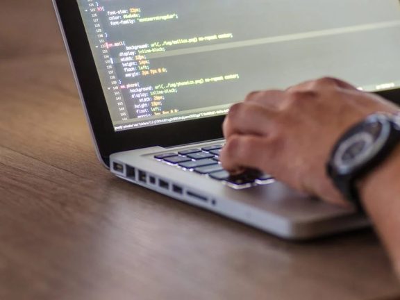 Meer tijd voor ondernemen: hoe slimme software de administratie van uitzendbureaus vereenvoudigt