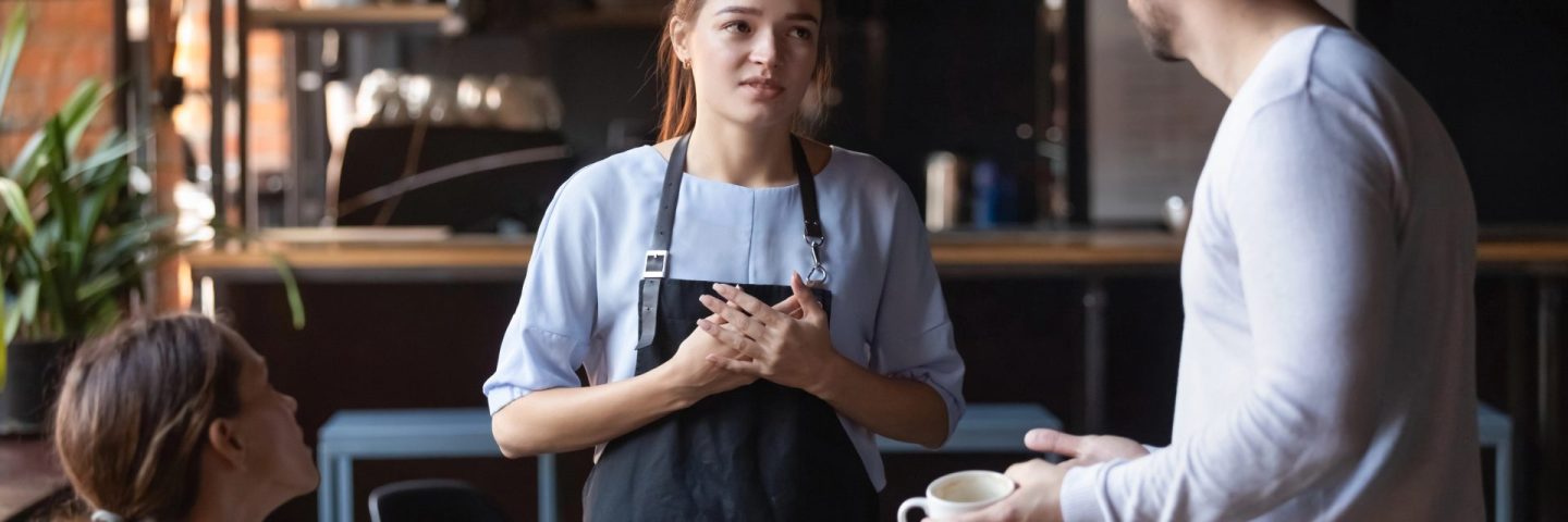 Dissatisfied restaurant clients complaining about bad service