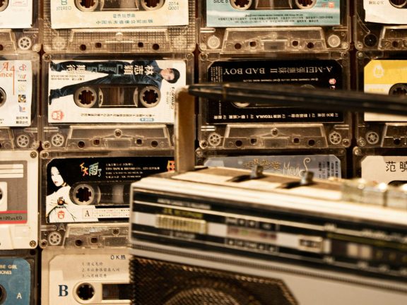 Hoe het cassettebandje de wereld veroverde (en weer verdween)