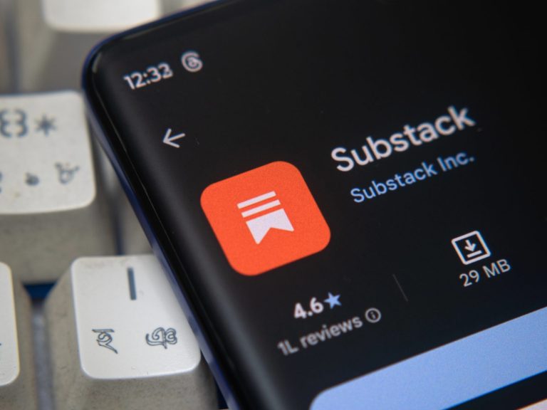 Dhaka, Bangladesh 07 Dec 2025:substack Logo on Smartphone.