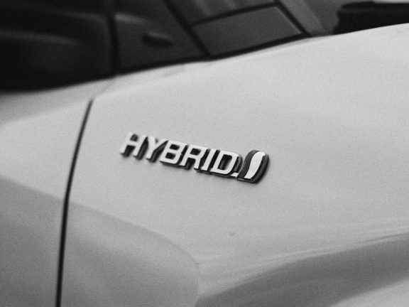 Hybride private lease in opmars: slimme tussenstap of blijvende keuze?