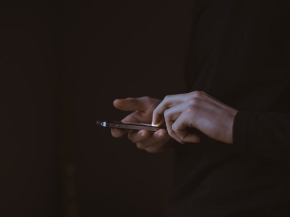 Hoe voorkom je wildgroei in zakelijke mobiele telefonie?